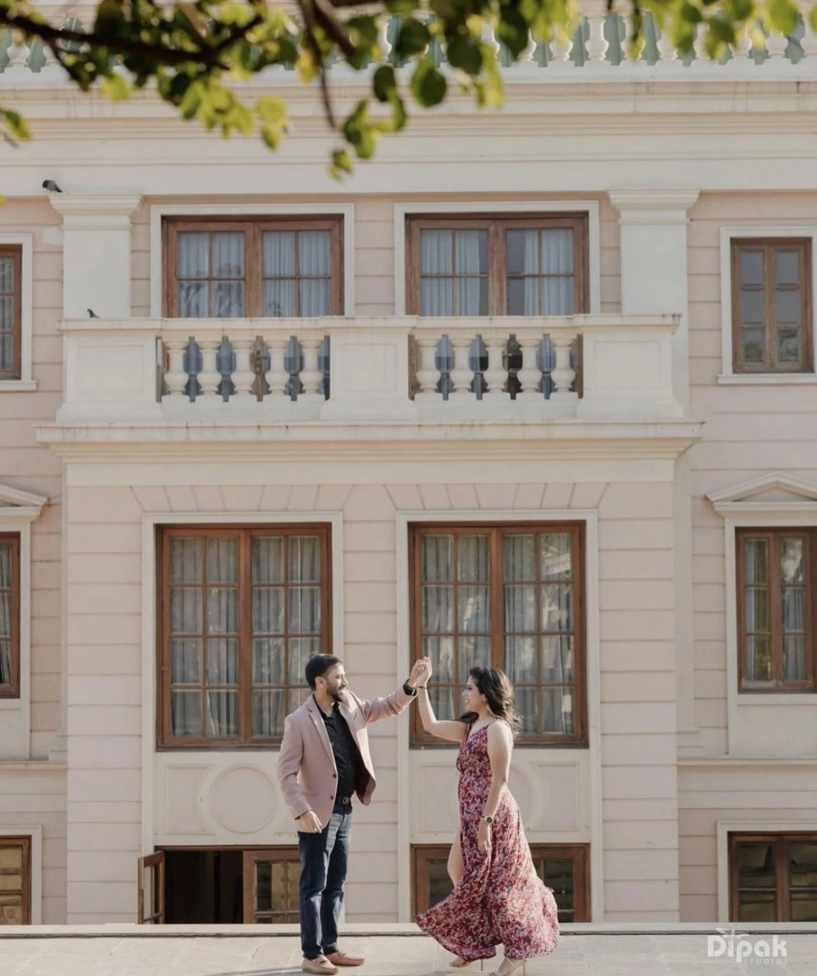 Pre-wedding couple portrait at heritage building by Bright Luxe Salon &amp; Studio, Mahendergarh