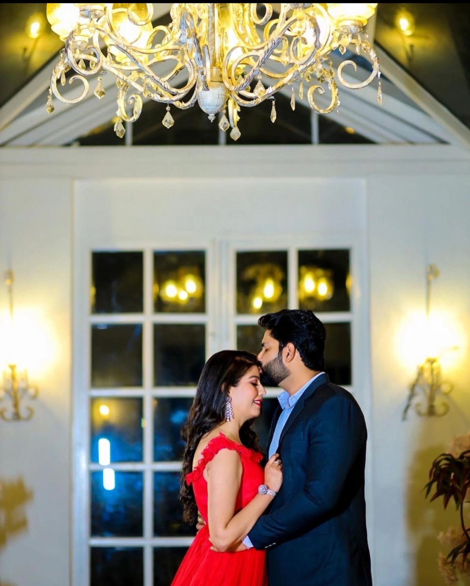 Romantic couple portrait under night lights by Bright Luxe Salon &amp; Studio, Mahendergarh