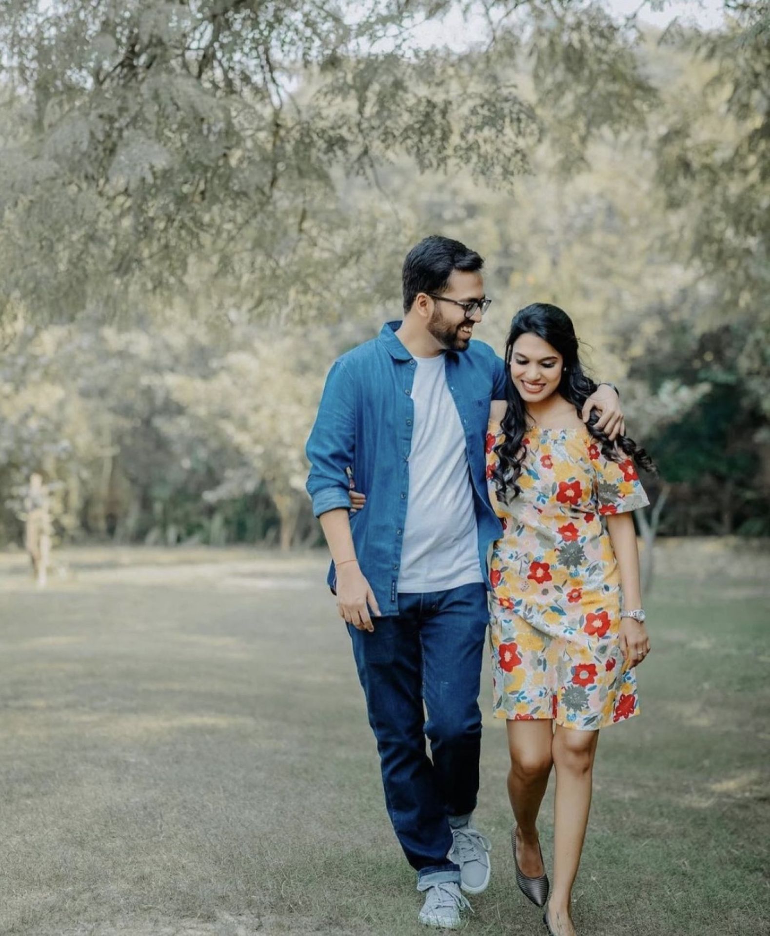 Natural outdoor pre-wedding couple portrait by Bright Luxe Salon &amp; Studio, Mahendergarh